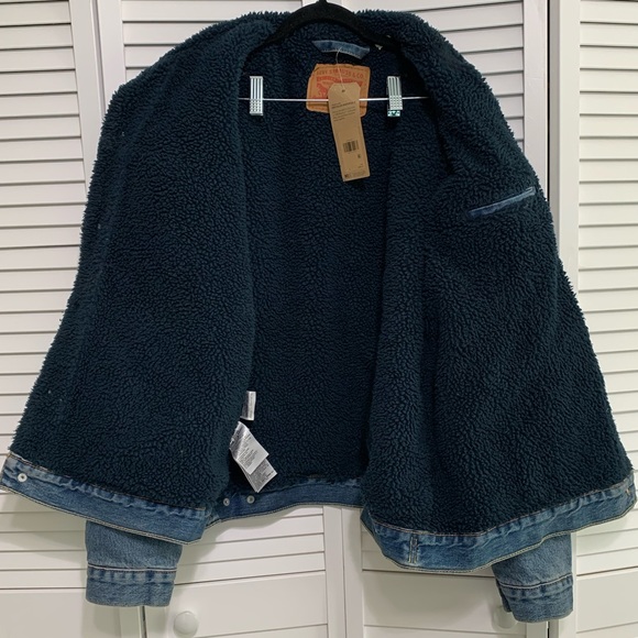 Levi Denim Trucker Jacket with Sherpa Lining - Picture 4 of 6